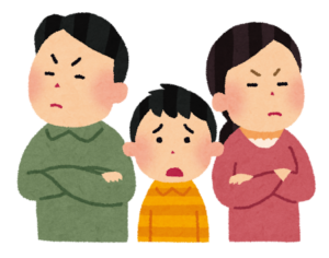 間に挟まれる子供