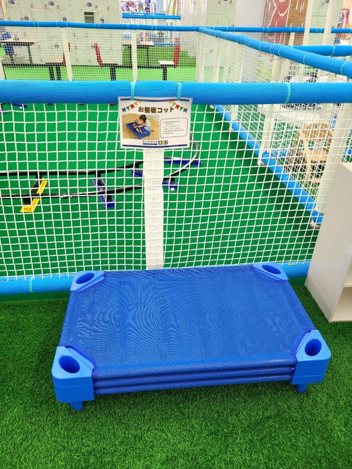 なんとお昼寝コットまで